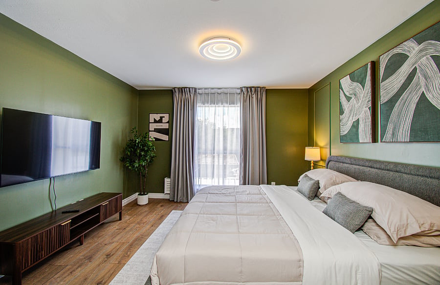 King size bedroom 2
