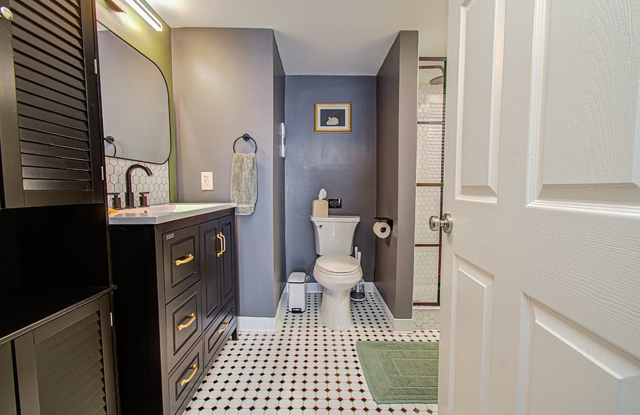 Full bathroom 2