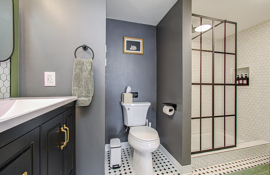 Full bathroom 2