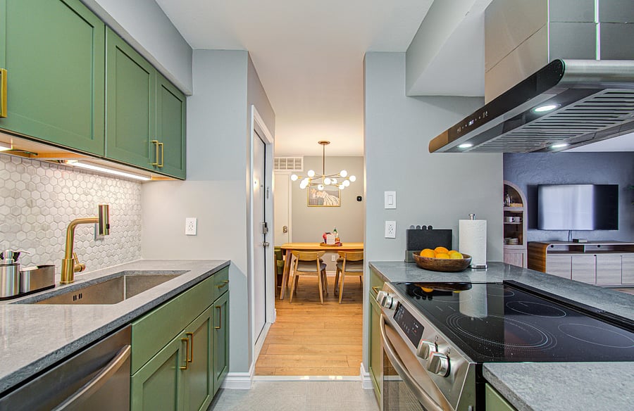 Full kitchen