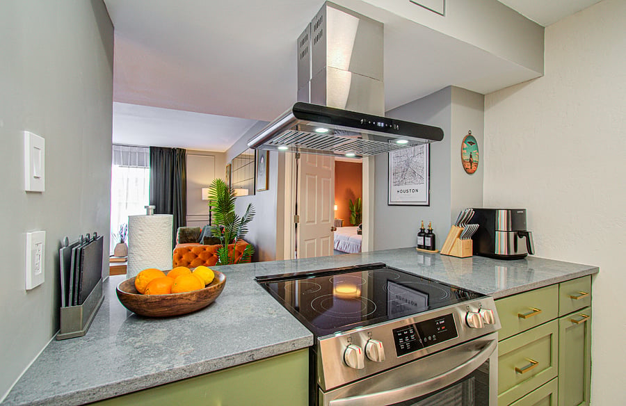 Full kitchen