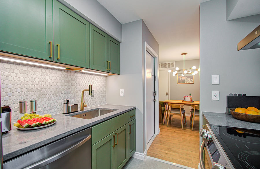 Full kitchen
