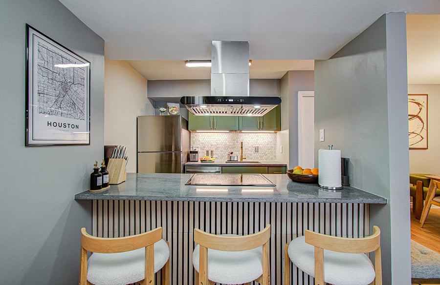Full kitchen