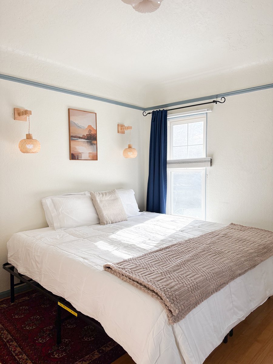 king bed can be transformed in 2 twins, room has a closet and storage bench