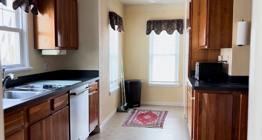 full kitchen