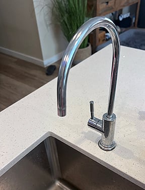 Reverse-osmosis filtered drinking water system