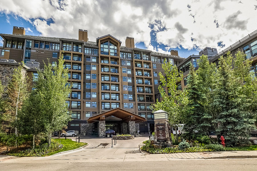 Resort main entrance, valet parking