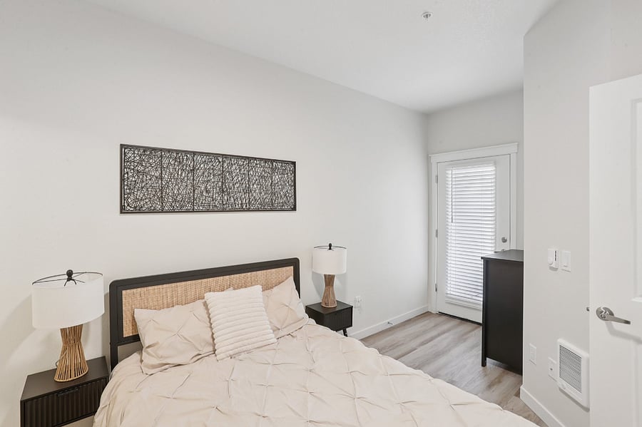 Master bedroom with bathroom. Full size bed, all linens included. Alcove balcony.