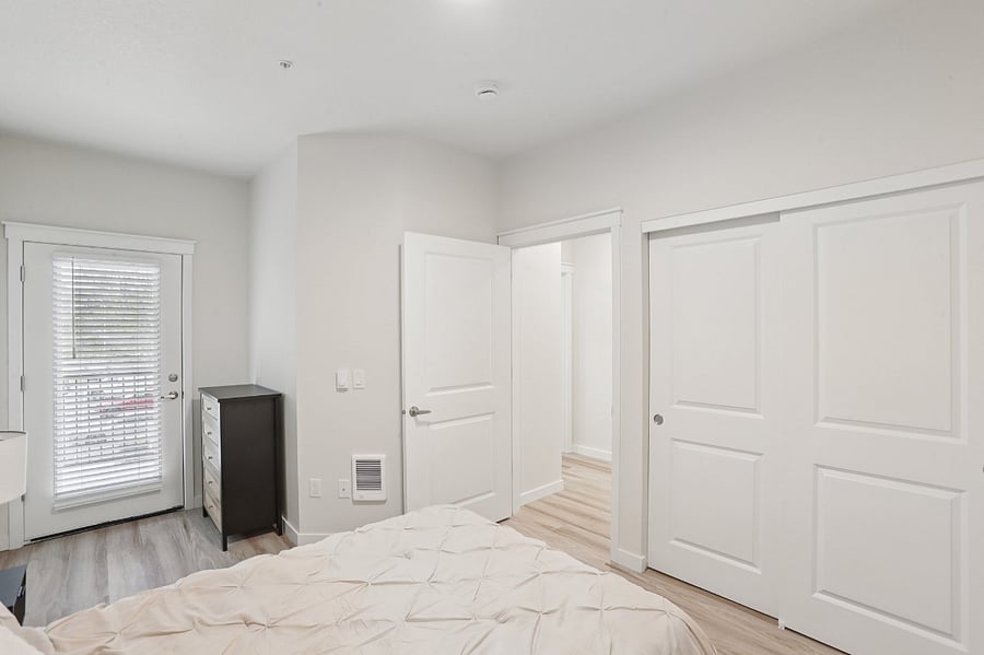 Master bedroom with bathroom. Full size bed, all linens included. Alcove balcony.