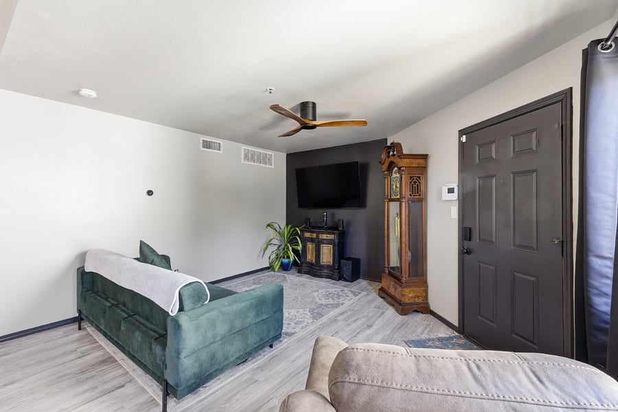Living Area w/Recliner & Oversized Sofa