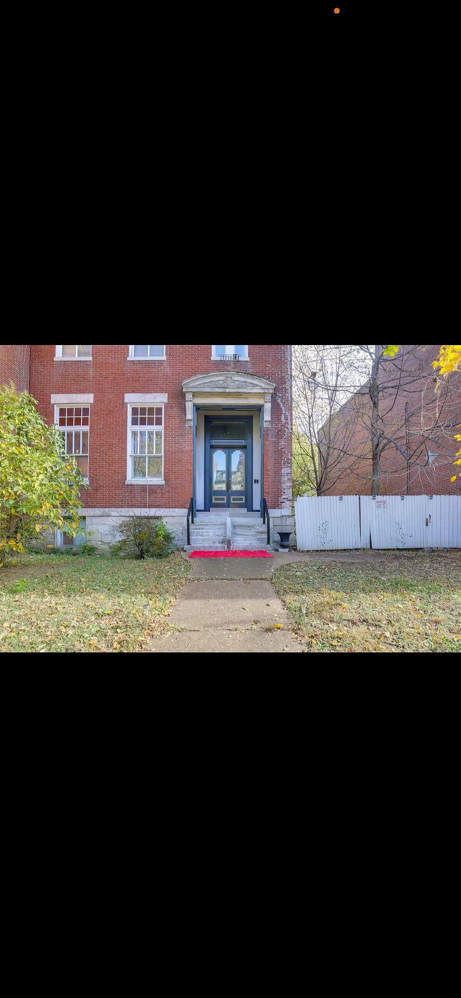 The two front doors are keyless and then you enter the foyer and then there are three doors to each separate apartment