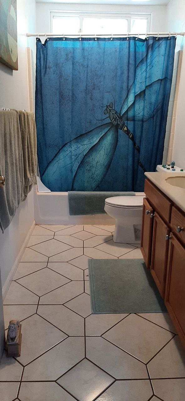 Full bathroom with shower filter. 