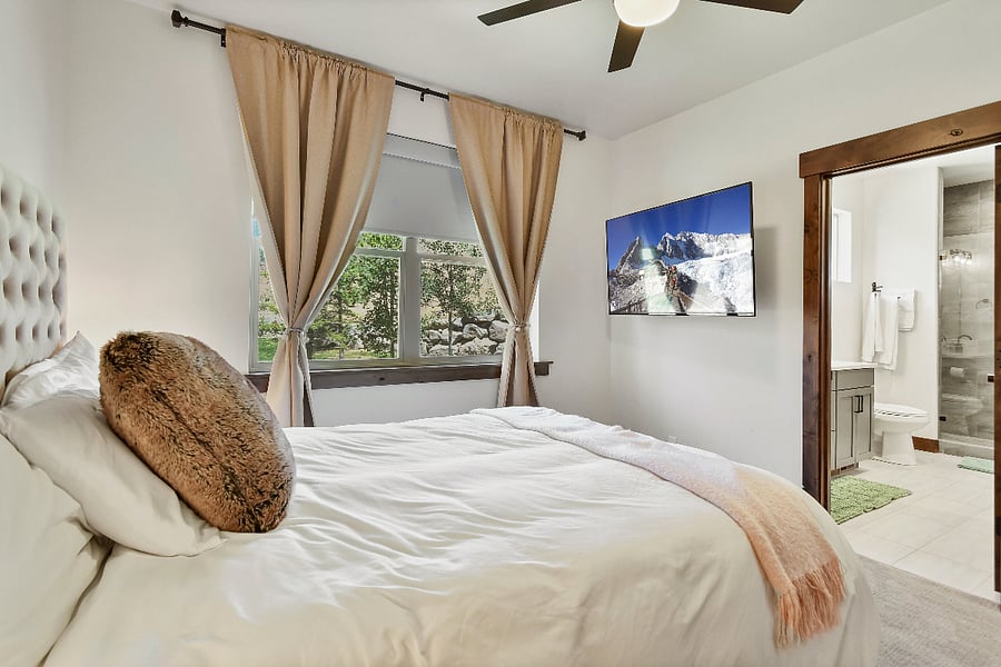 Bedroom 4: with comfy Queen bed, TV, and ensuite bath - Middle/Main Floor