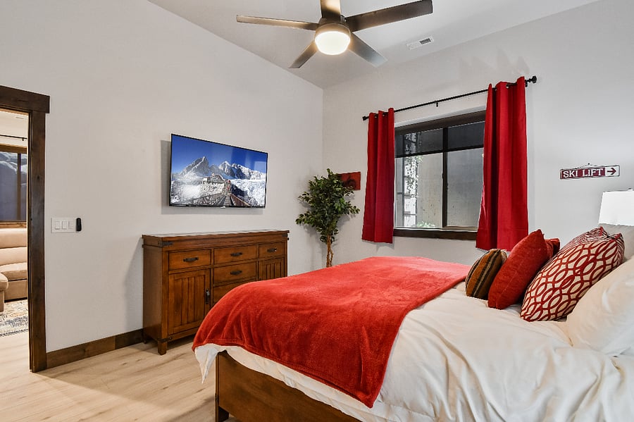Bedroom 3: with a cozy king size bed with TV - Lower Level