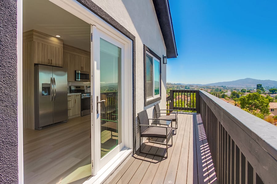 Enjoy breathtaking views and fresh air from the private deck, a quiet retreat ideal for relaxing mornings and peaceful evenings