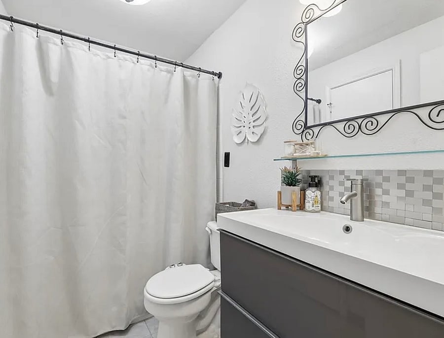 Second bedroom Bath