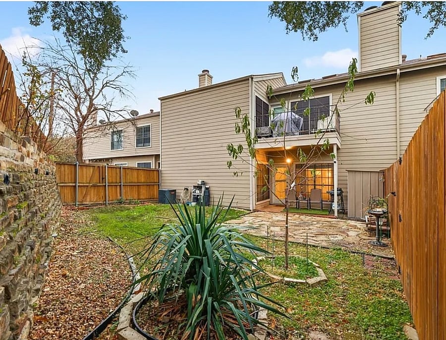 Oversized fenced backyard