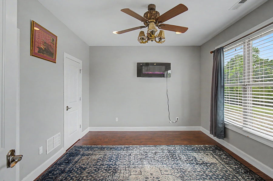 bedroom 2 furniture to be delivered before tenant arrival