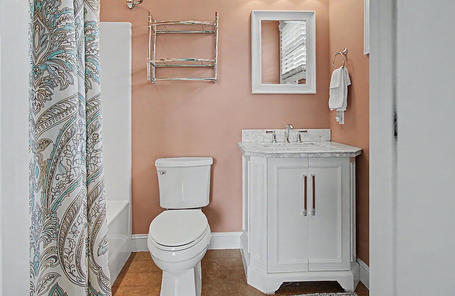 Full bathroom 2