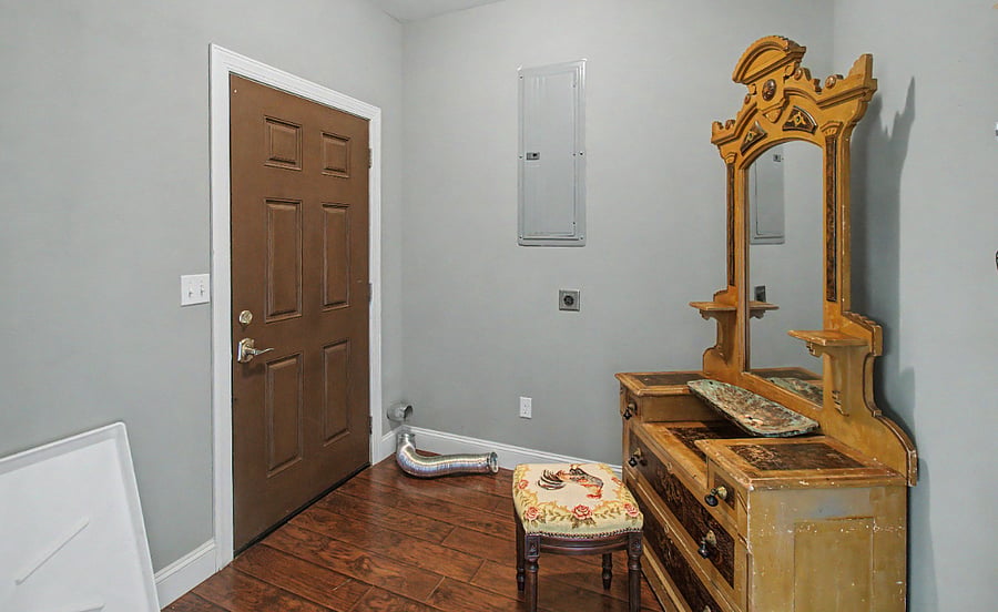 Laundry room. washer/dryer to be delivered before tenants arrival. 