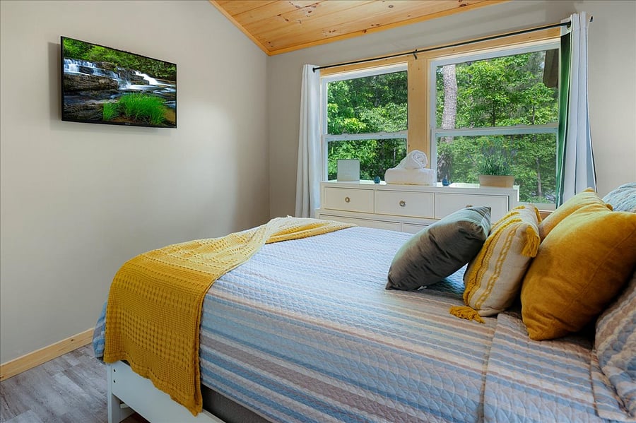 Bedroom 2 Queen