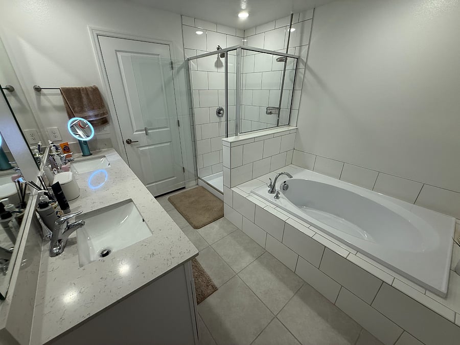 Primary en-suite bath
