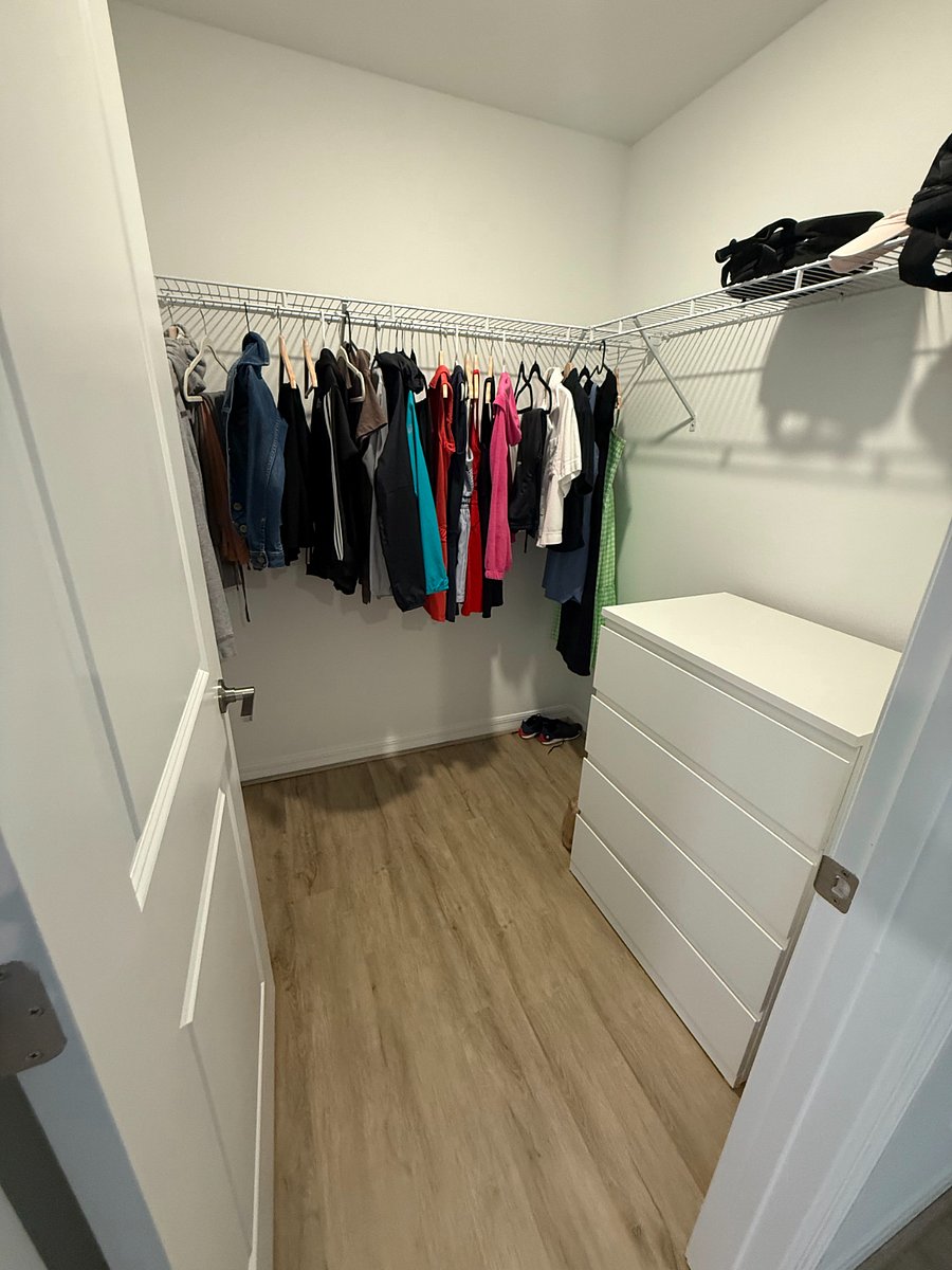 Walk in closet 1 (suite)