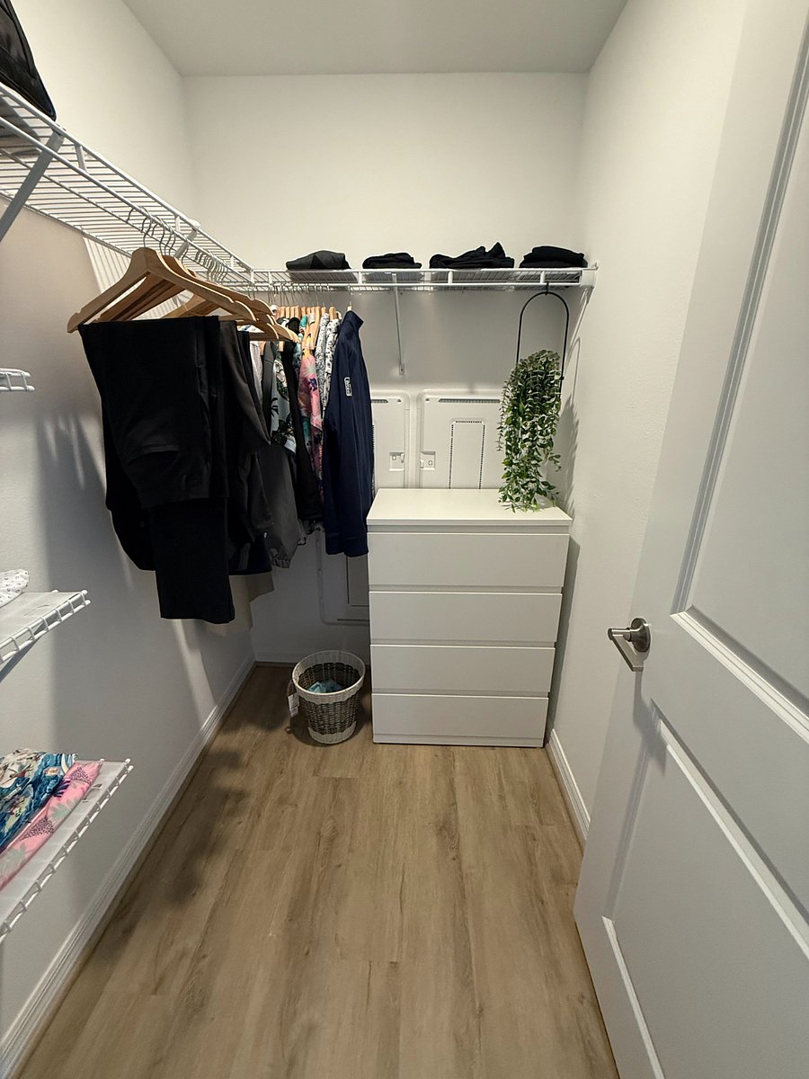 Walk in closet 2 (suite)