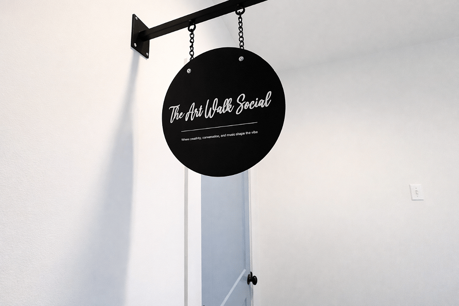 Step into this ambient-lit chill spot. Located on the 2nd floor, the Artwalk Social lounge is the quintessential place to relax, listen to music, play games and vibe out.