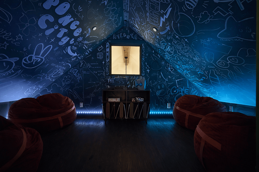 Located on the 2nd floor, the Artwalk Social lounge. Enjoy a curated record player, vinyls, games, large, cozy bean bags, and warm ambient lighting. A private retreat designed for connection, conversation, and unwinding.