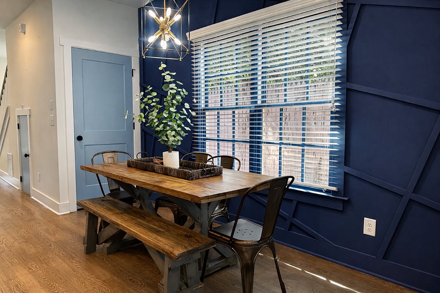 Plenty of seating to entertain and for a delicious dinner from your fully-stocked kitchen.