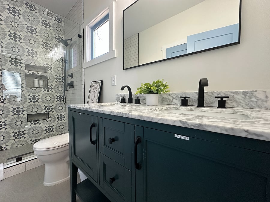 Located off The Beltline Suite (upstairs primary bedroom), this spa-inspired bath is pure luxury. Enjoy double sinks, walk-in shower, plush linens, designer interiors, and premium Apotheke products for a true boutique hotel experience.
