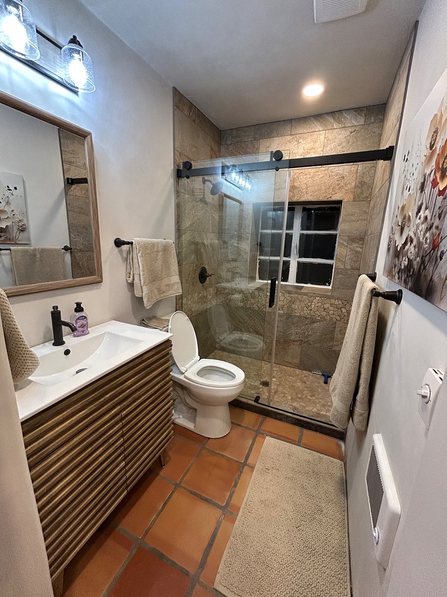 2nd bath with large, walk-in shower.