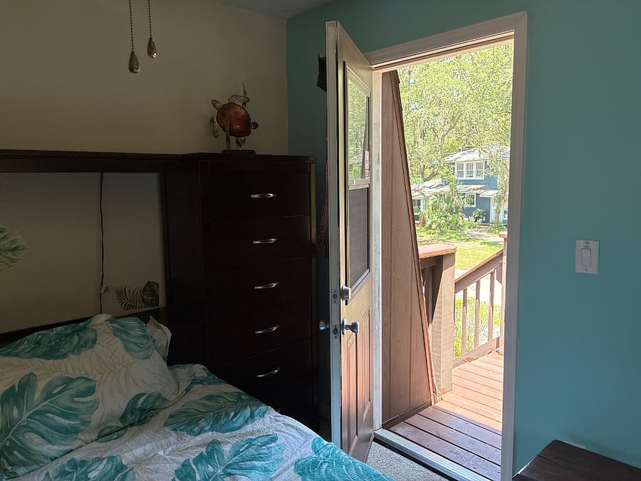 Private entrance in en-suit