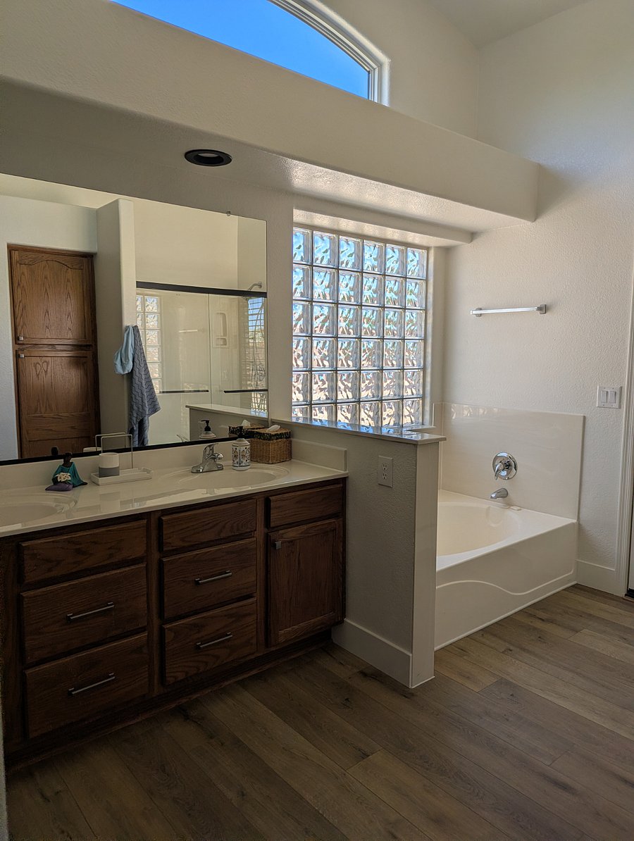 Master ensuite dual vanity and large soaking tub