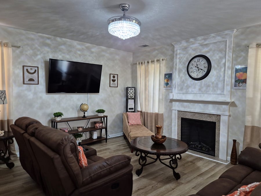 Living Room/TV Room with Chaise Chair