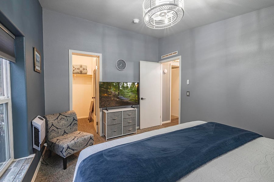 Extra Bedroom with King Bed