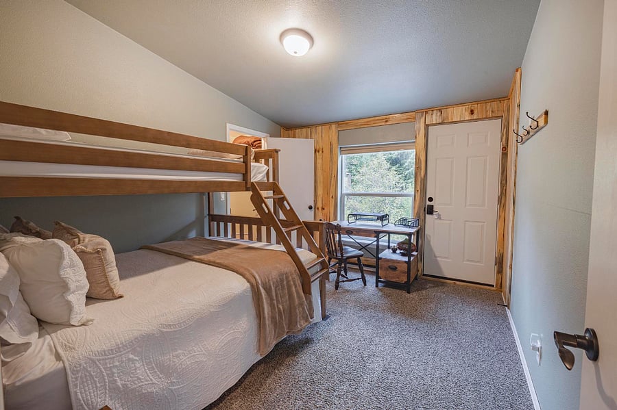 Kid/bunk room