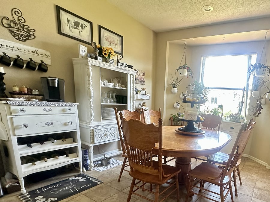 The dining area overlooks the backyard where you can watch the birds come to feed and butterfly's go by.