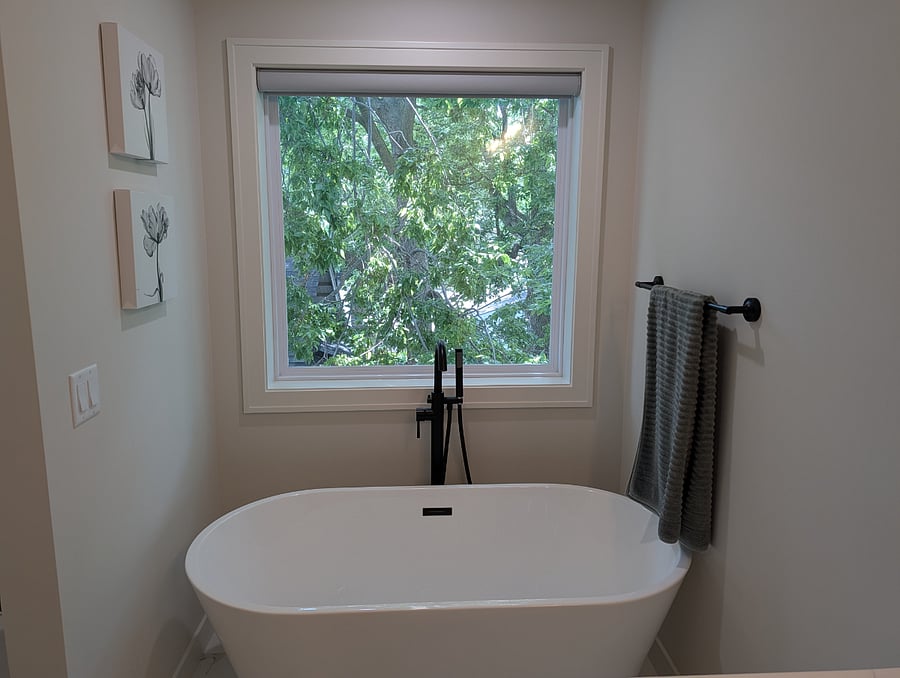 Main bedroom ensuite spa-like bathroom