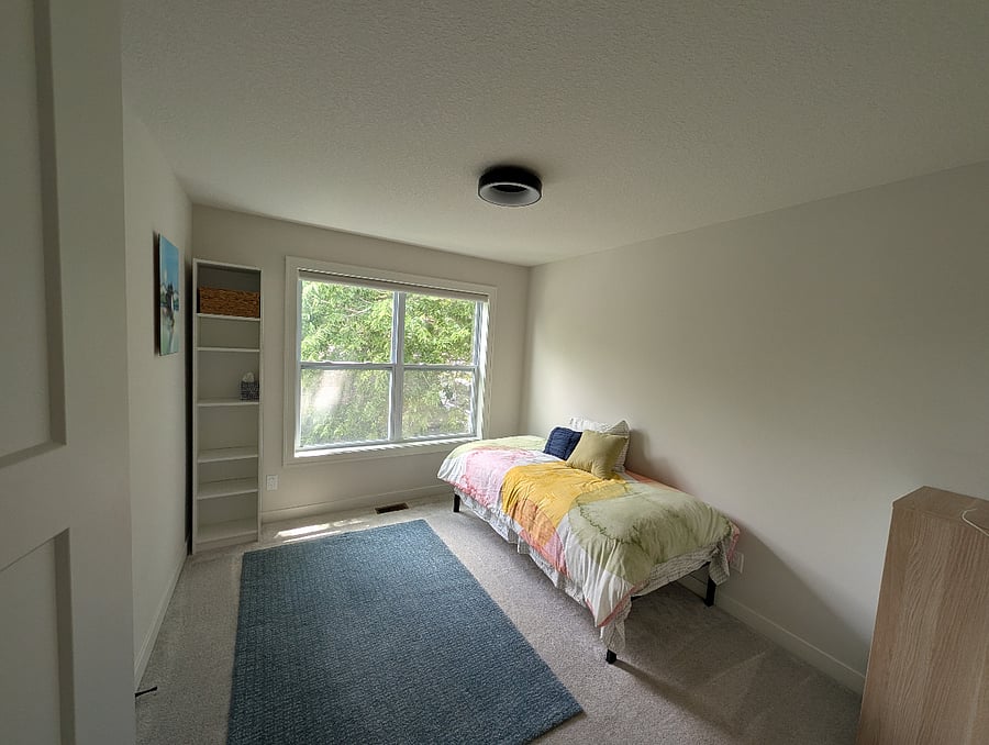 Secondary bedroom with twin bed (2nd floor)