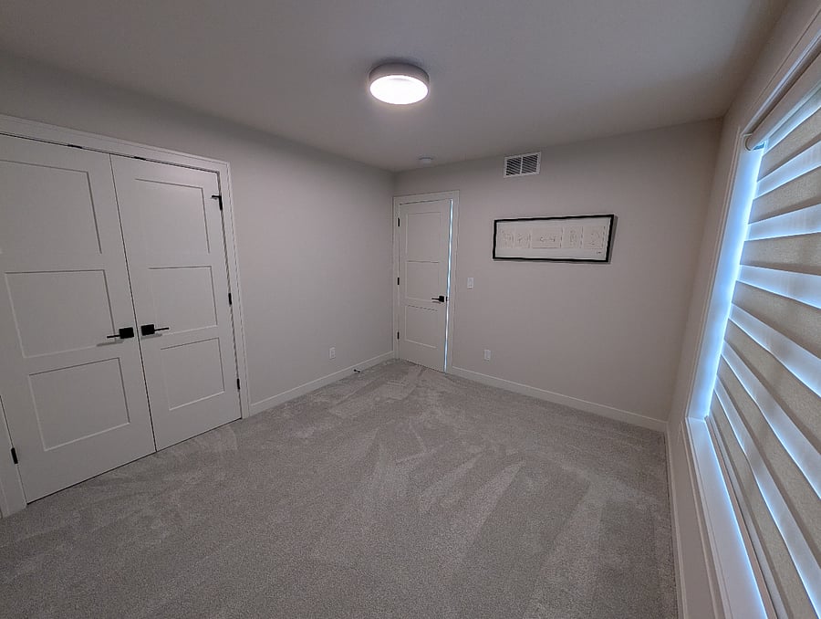 Spare bedroom (2nd floor)