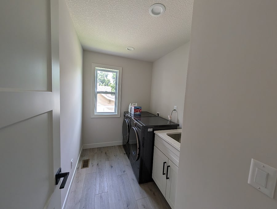 Laundry room (2nd floor)