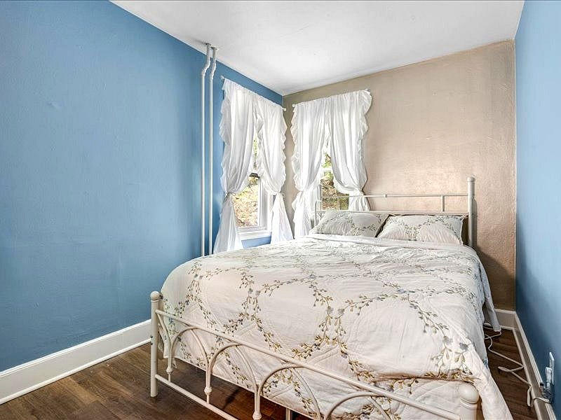 Rest well with darkening blinds on all windows.