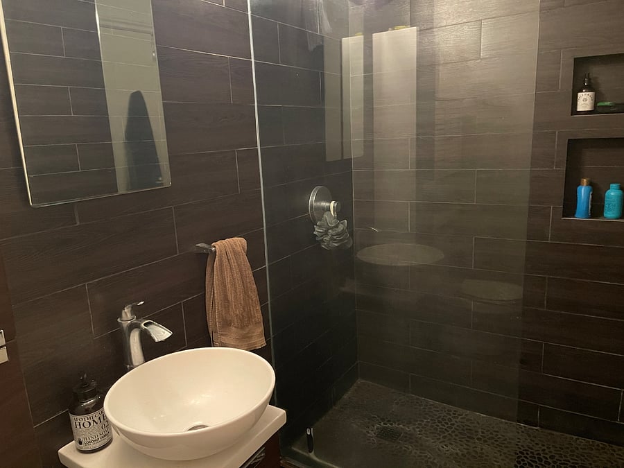 Private full bath, fully stocked 