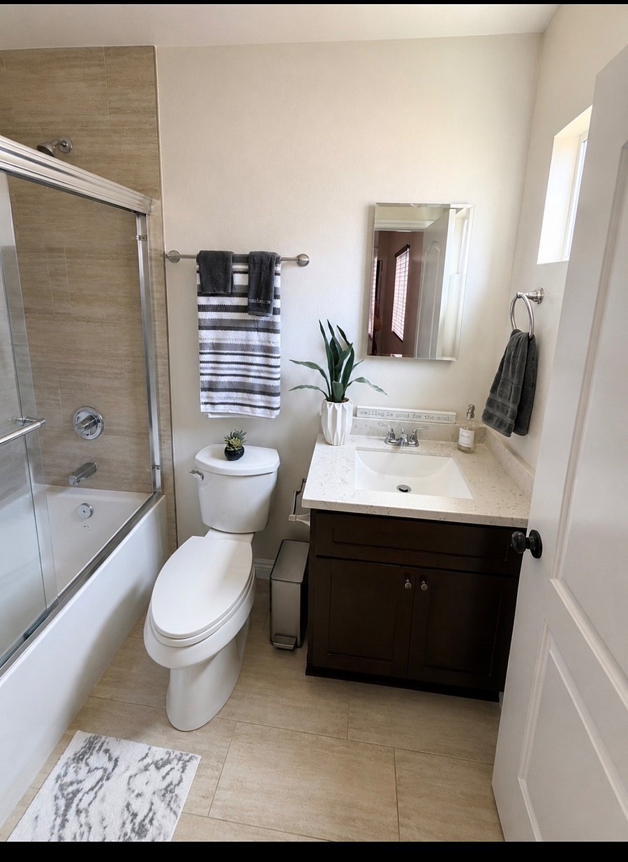 Ensuite Bathroom 1