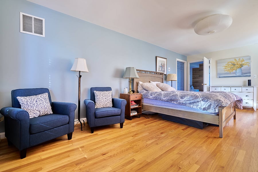 large owner's suite, the size of the sunroom. It is above the sunroom. 2nd TV is located here.