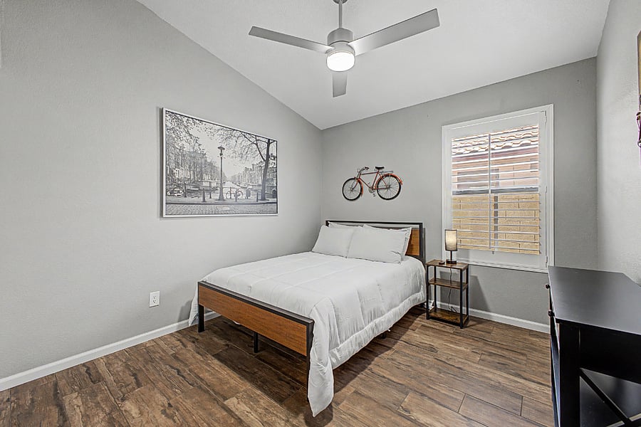 Full bedroom