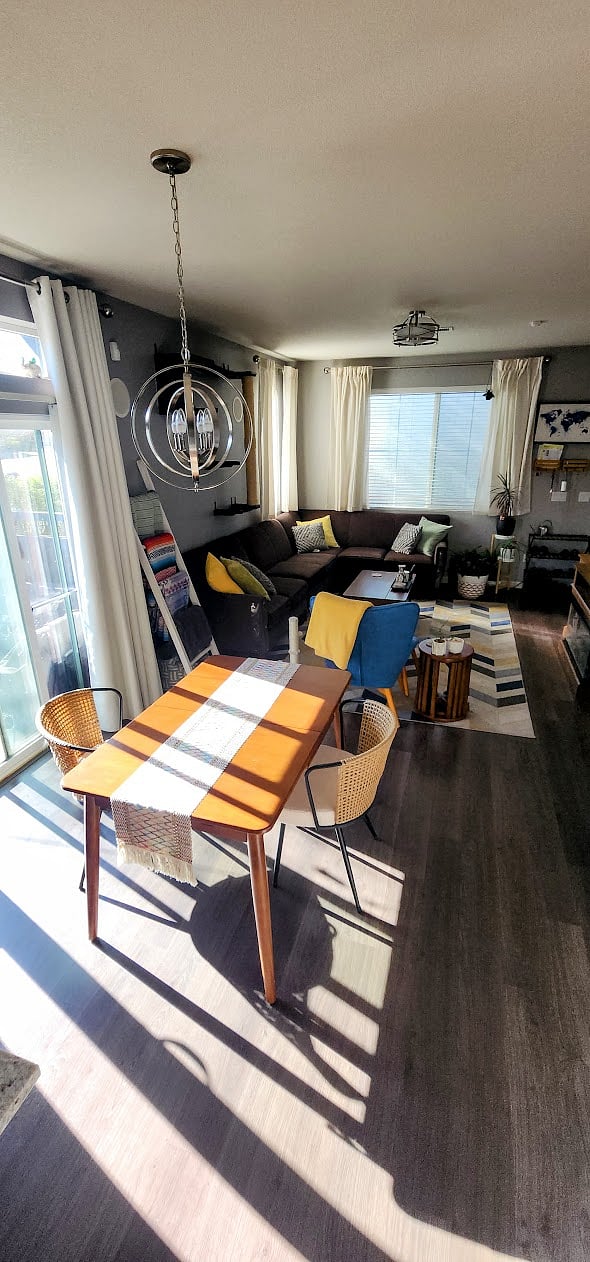 Open floor plan with lots of natural light