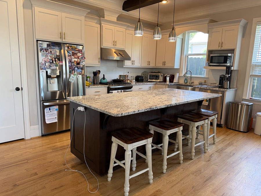 Kitchen with island (close up)